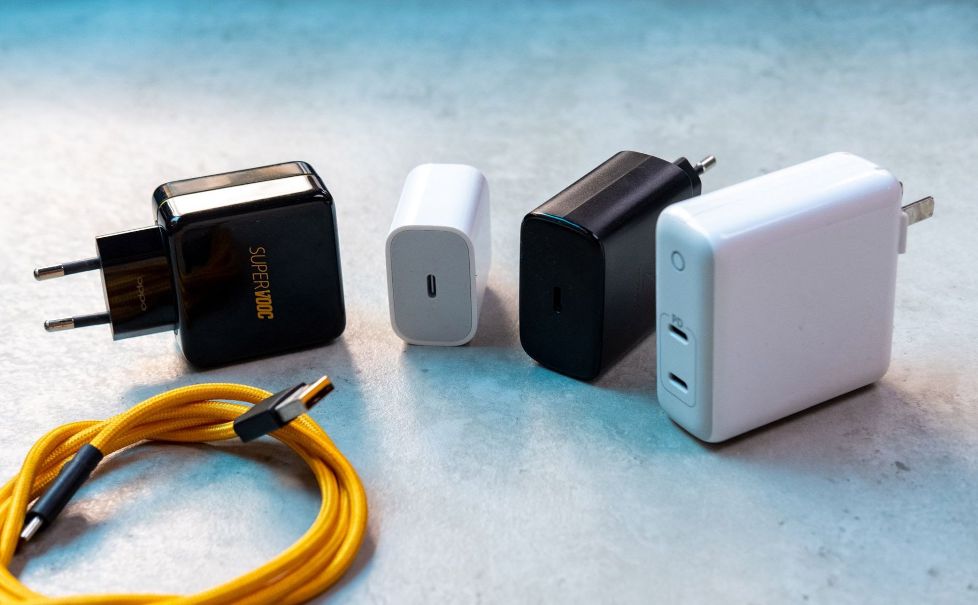 Lựa chọn loại sạc 20w bên thứ 3 nào cho iPhone 12 ?